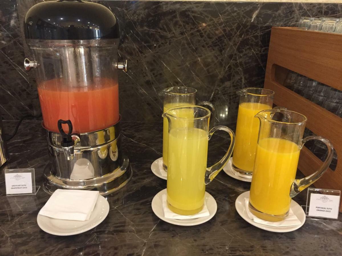 Ottoman'S Life Hotel Deluxe Istanbul Exterior photo Juices at a buffet